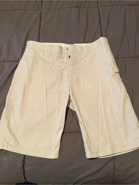 Club Monaco Men's Cream Flat-Front Shorts